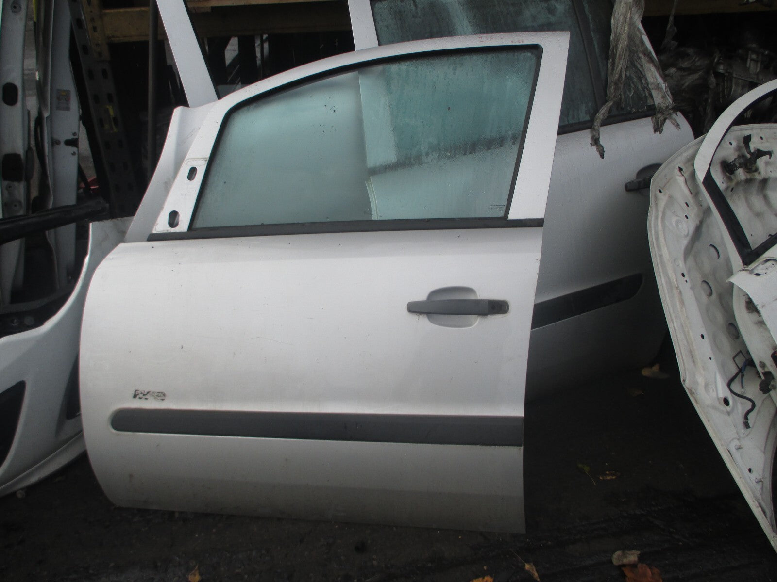 VAUXHALL ZAFIRA B 2007 NSF PASSENGER SIDE FRONT DOOR SILVER