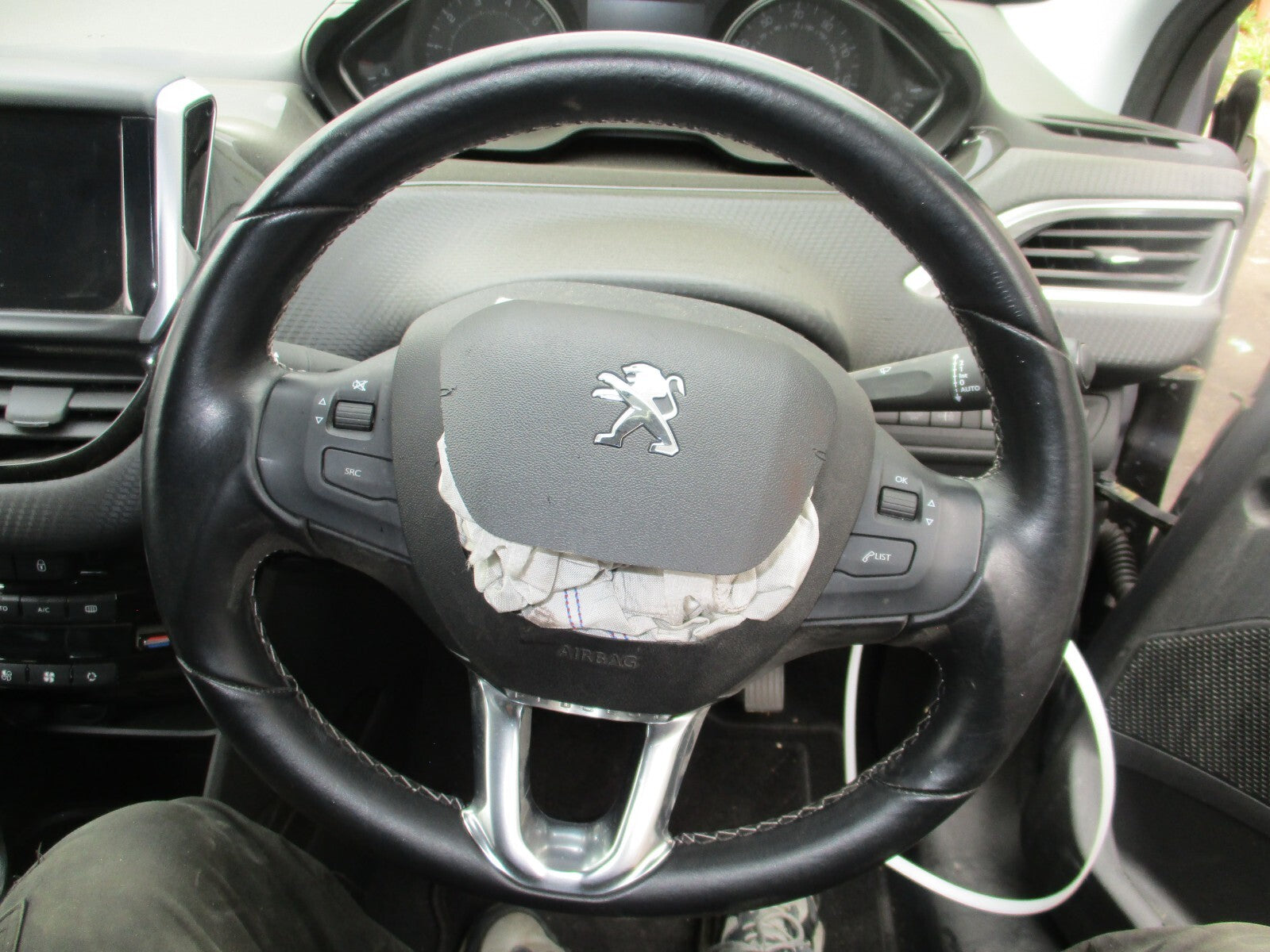 PEUGEOT 2008 2018 MK1 3 SPOKE MULTIFUNCTION LEATHER STEERING WHEEL