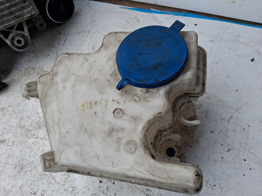 2008 MERCEDES B CLASS W245 FRONT WINDSCREEN WASHER BOTTLE TANK 1698690220