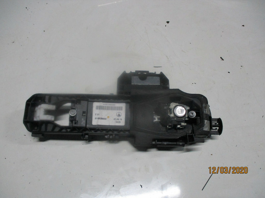 MERCEDES GLA 2014 X156 OSF DRIVER FRONT DOOR HANDLE MOUNT BRACKET A2047602600