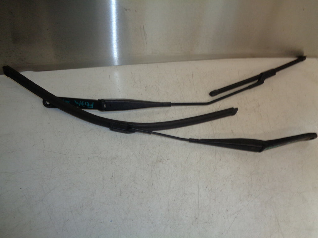 FORD FIESTA MK7 2017 1.25 PETROL FRONT WIPER ARMS + BLADE