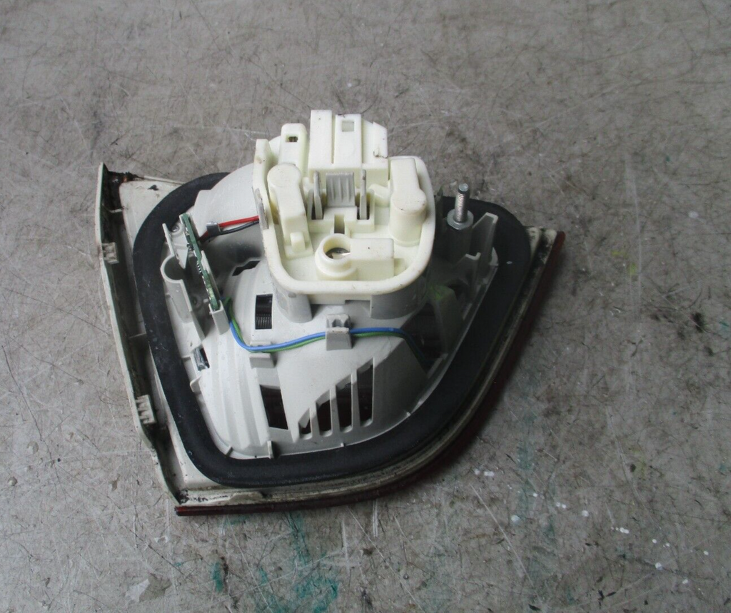 2011 BMW E90 OSR RIGHT REAR INNER BOOT LID LIGHT LAMP 218402