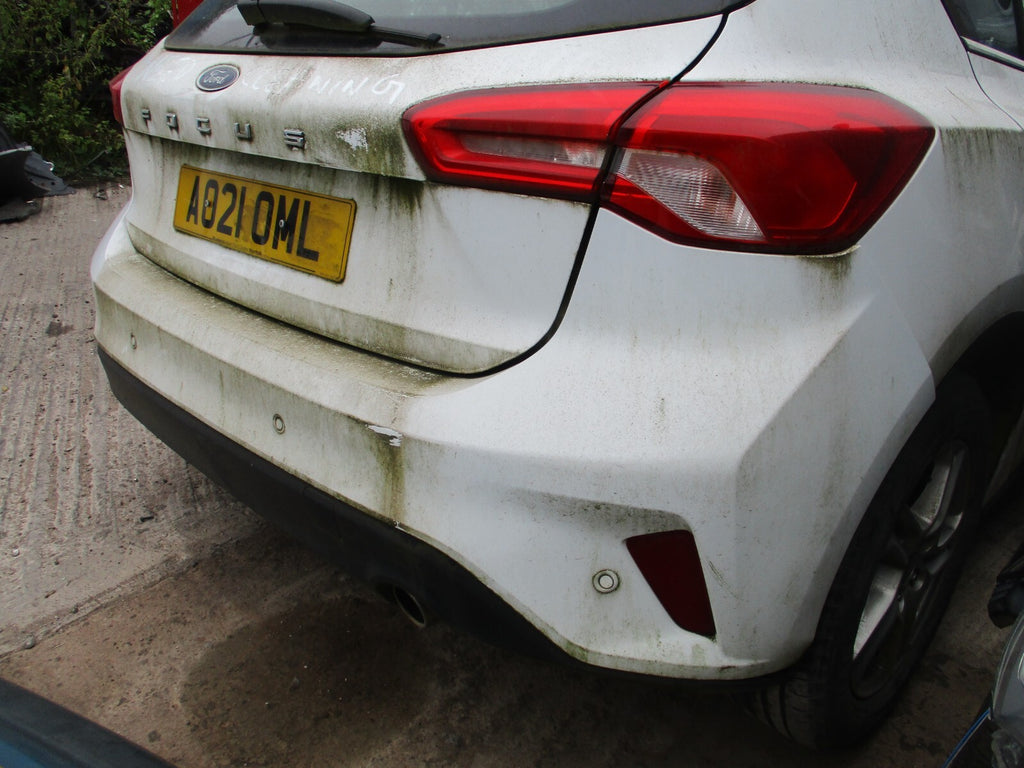 FORD FOCUS MK4 2021 REAR COMPLETE BUMPER PDC SENSOR FROZEN WHITE 5J