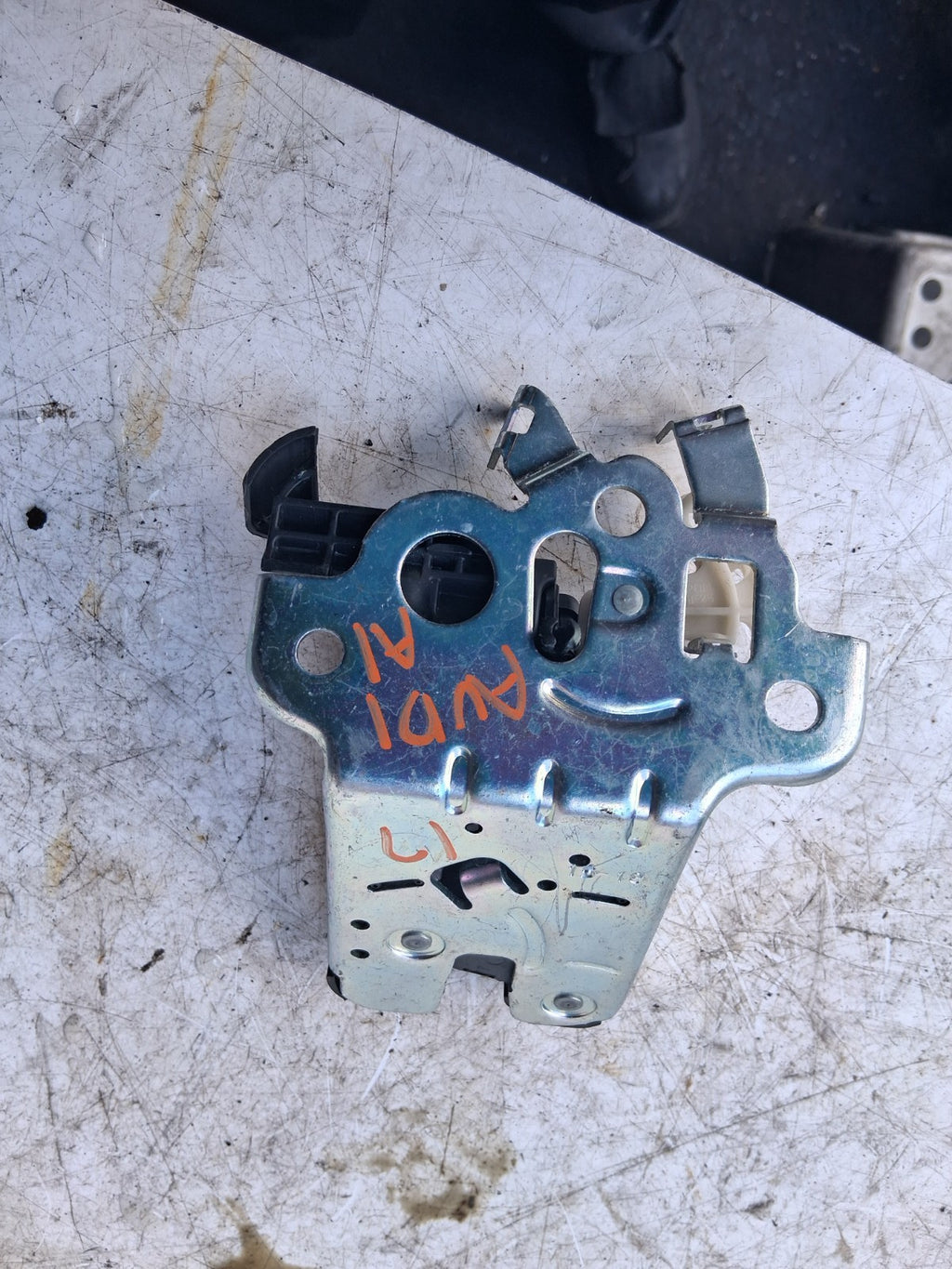 2017 AUDI A1 8X REAR BOOT LOCK 8R0827505A