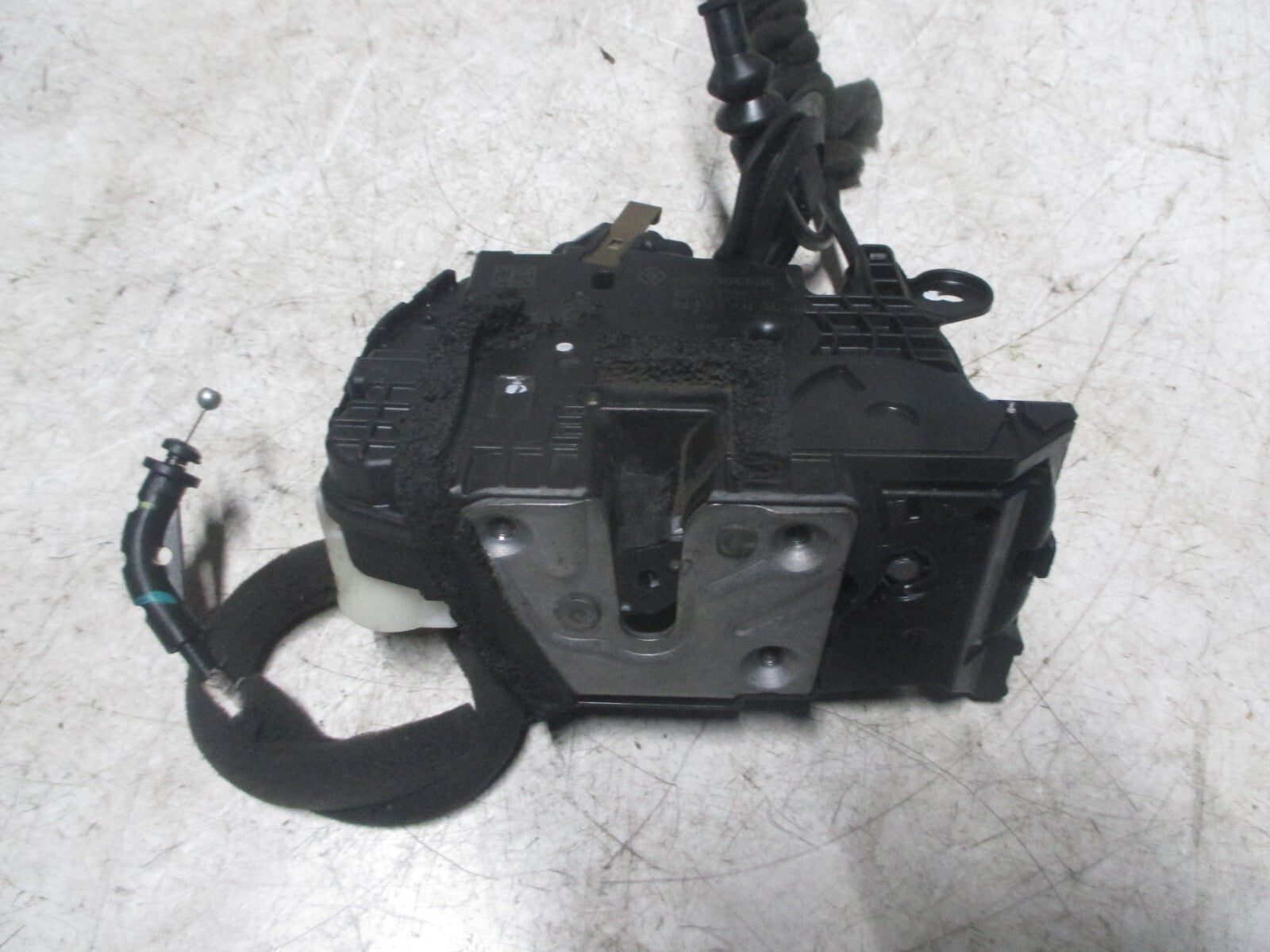 RENAULT TWINGO MK3 2017 NSF PASSENGER SIDE FRONT DOOR LOCK MECHANISM 825030660R