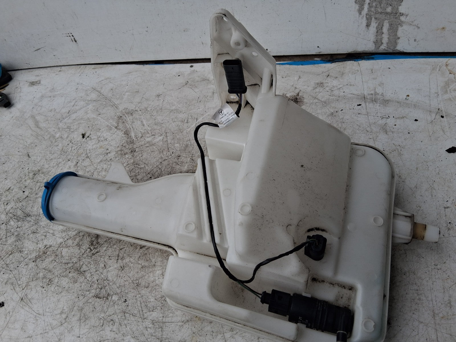 2020 MERCEDES SPRINTER W907 FRONT WINDSCREEN WASHER BOTTLE TANK RESERVOIR