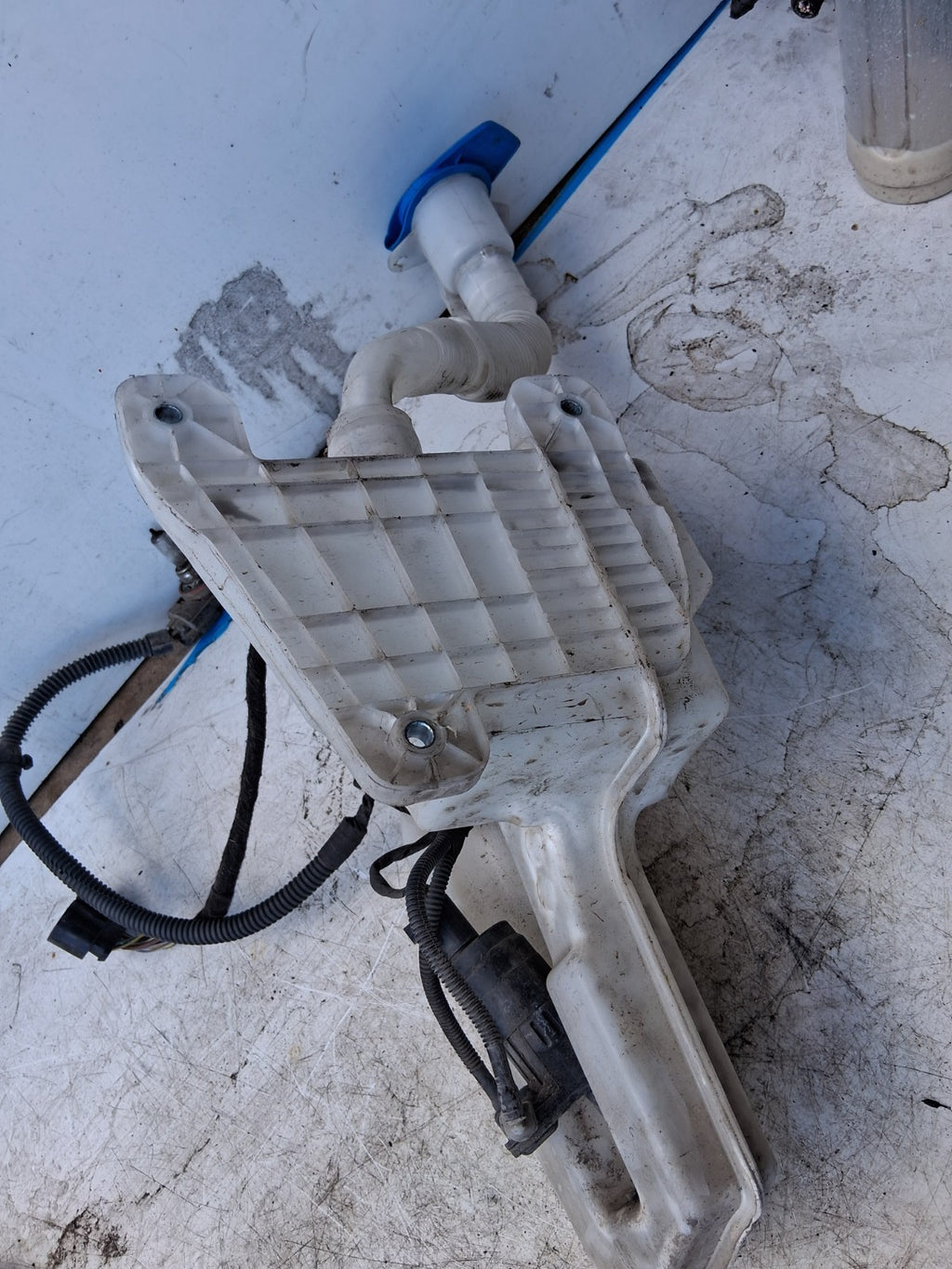 2013 SEAT LEON MK3 WINDSCREEN WASHER WATER BOTTLE RESERVOIR