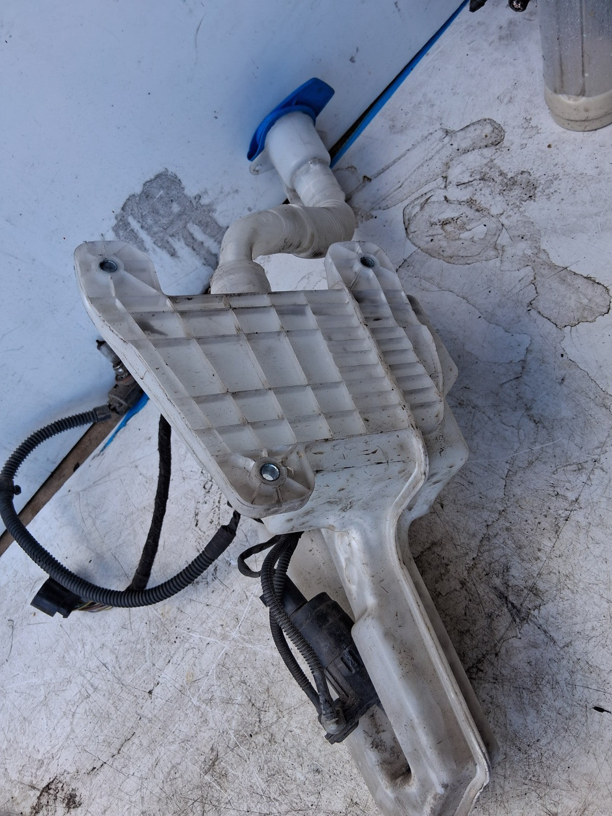2013 SEAT LEON MK3 WINDSCREEN WASHER WATER BOTTLE RESERVOIR