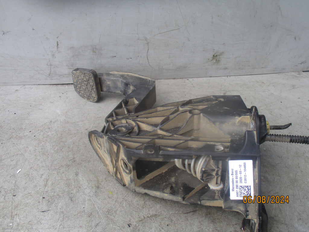 2020 MERCEDES BENZ SPRINTER W907 CLUTCH PEDAL A9072900000