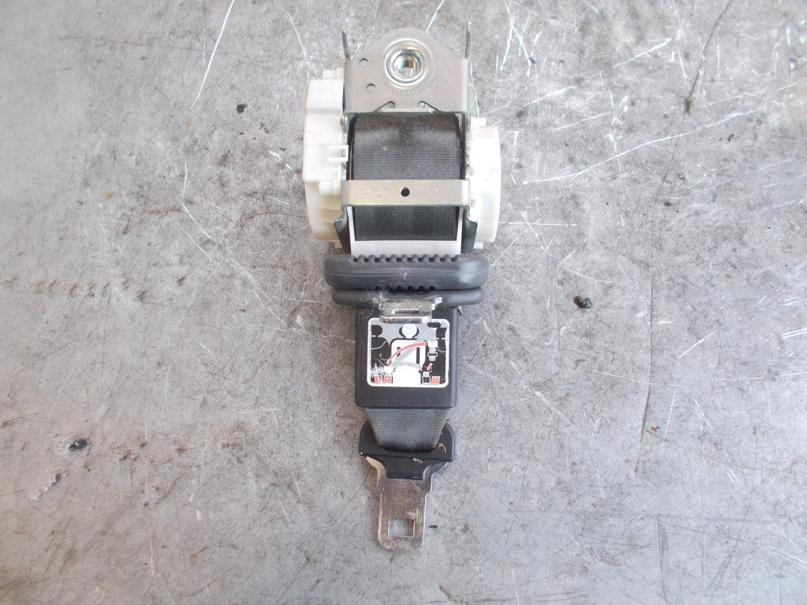 RENAULT CLIO MK3 2005-2012 5 DOOR CENTRE REAR MIDDLE SEAT BELT 33056057D