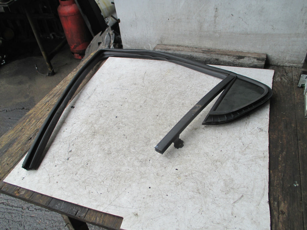 VAUXHALL VIVA 2018 NSR PASSENGER SIDE REAR DOOR QUARTER GLASS