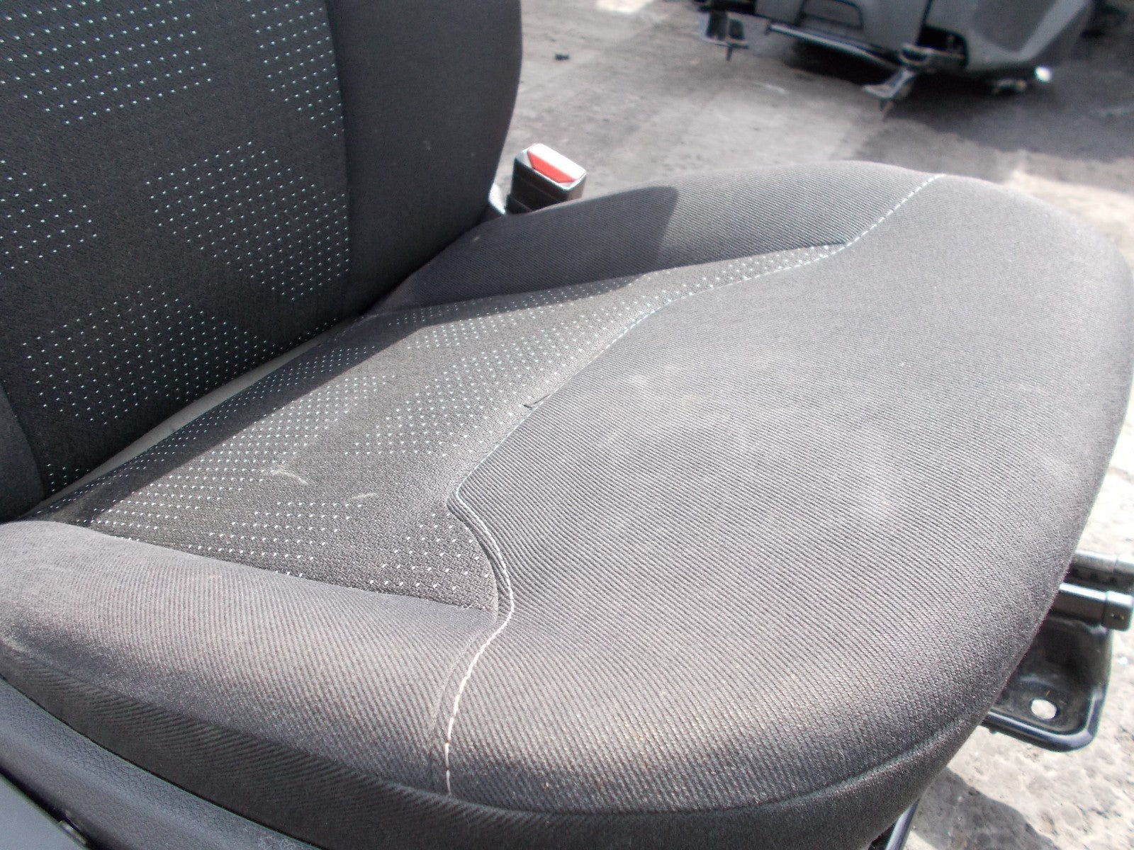 2017 FORD TRANSIT COURIER DRIVERS SEAT WITH ARM REST COMPLETE