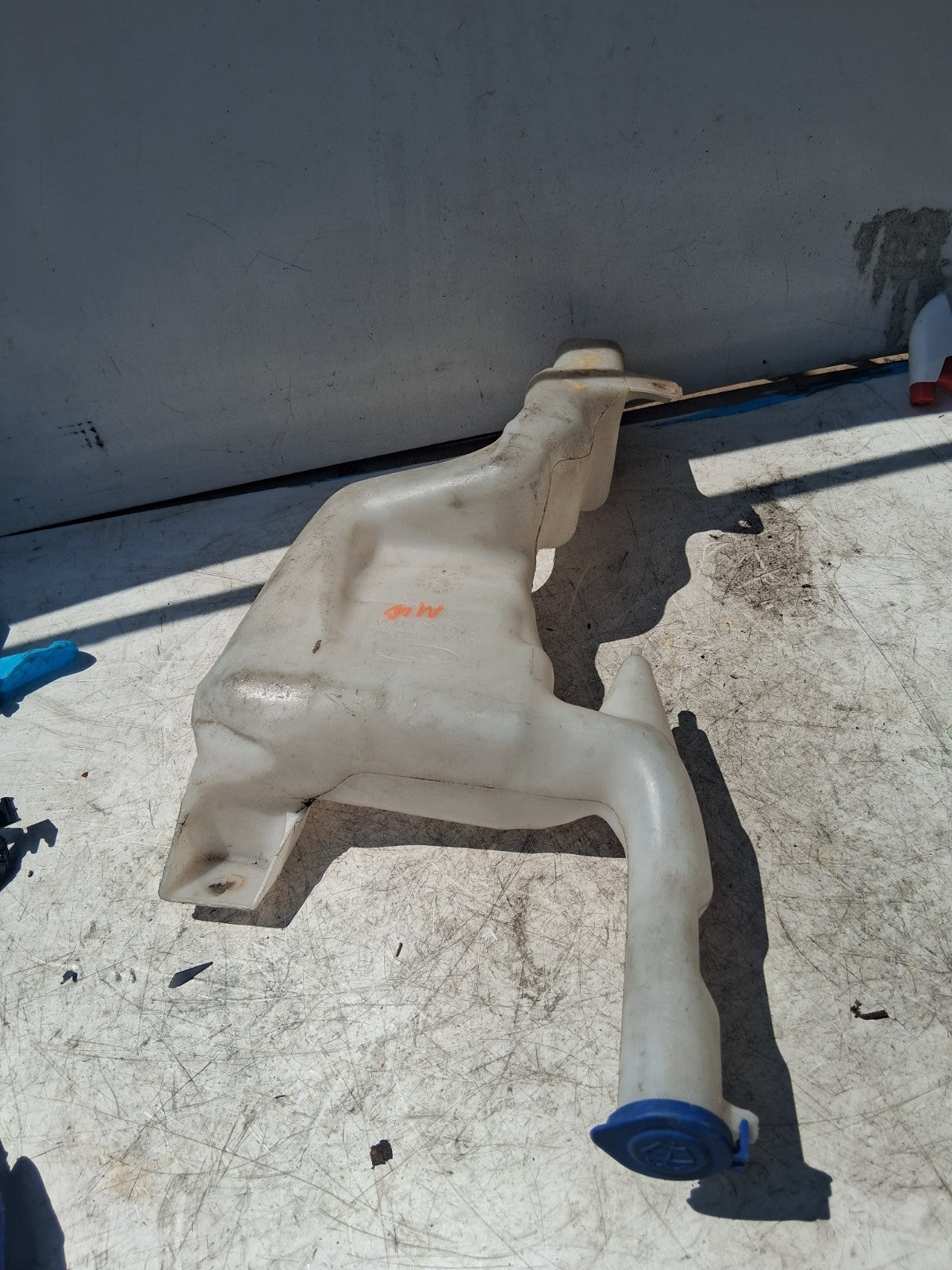 2014 FORD FIESTA FRONT WINDSCREEN WASHER BOTTLE TANK RESERVOIR 8A6117B613AE
