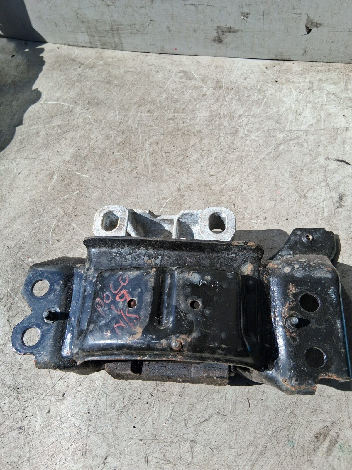 2019 VW VOLKSWAGEN POLO NS PASSENGER SIDE ENGINE MOUNT BRACKET 2Q0199555AF