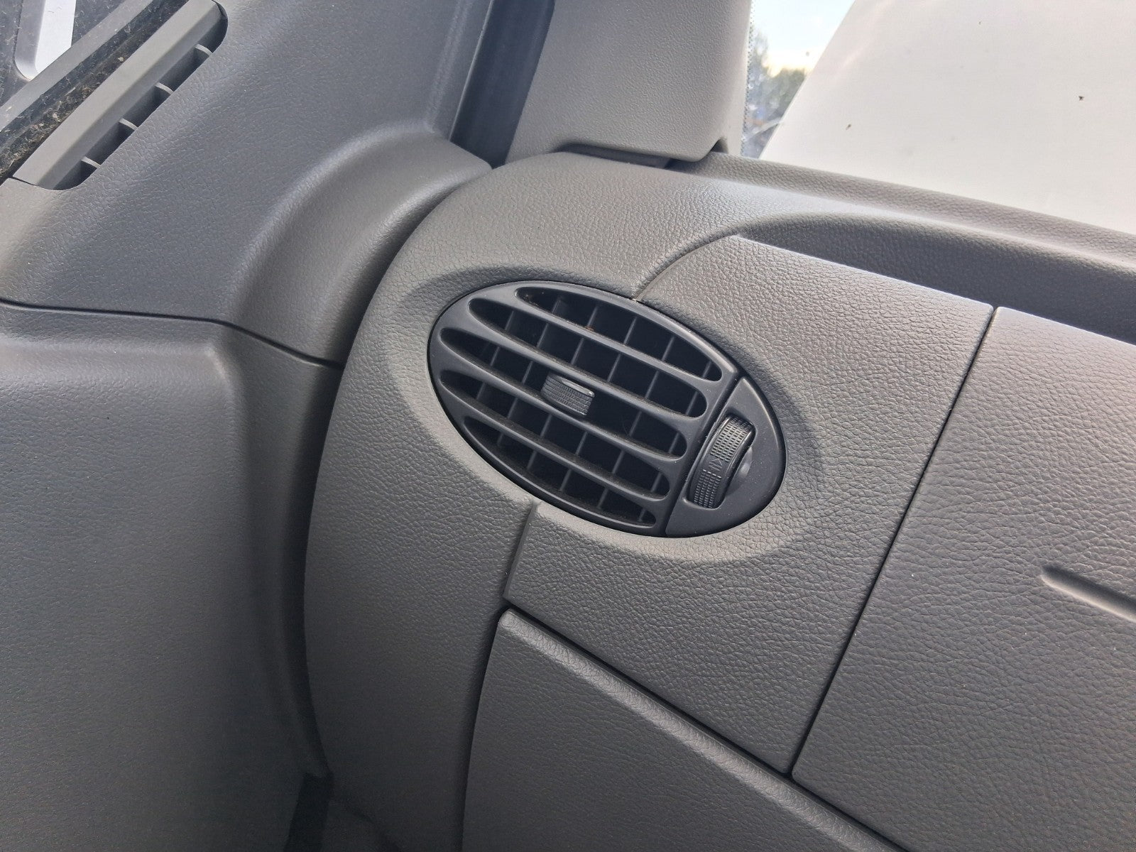 2020 SAIC LDV V80 NSF PASSENGER SIDE FRONT LEFT AIR VENT