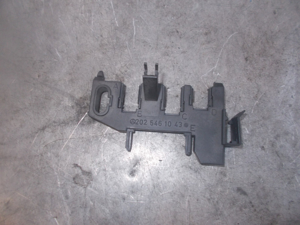 MERCEDES C CLASS W202 STEERING COLUMN HOLDER BRACKET 2025461043