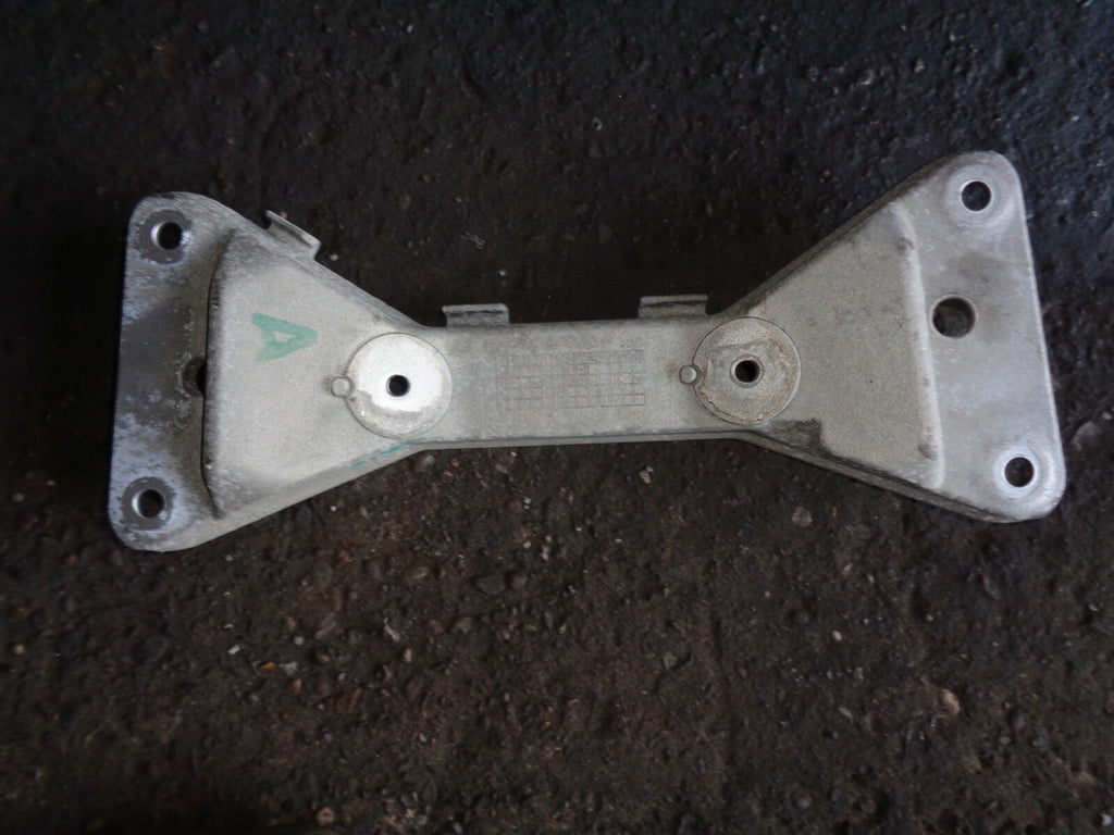 BMW 3 SERIES F30 GEARBOX SUPPORTING MOUNT BRACKET 6861402