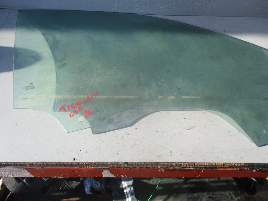 VW TIGUAN 2016 OSF DRIVER SIDE FRONT WINDOW GLASS