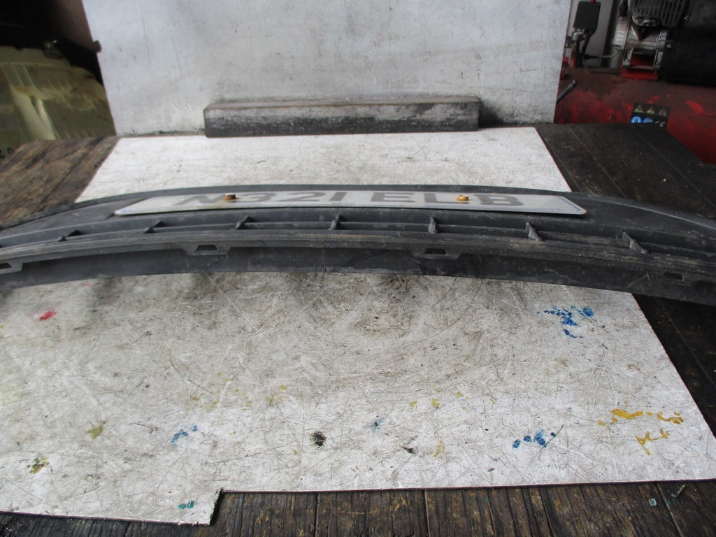 FORD FOCUS MK2 2010 FRONT BUMPER LOWER GRILL 8M5117B968