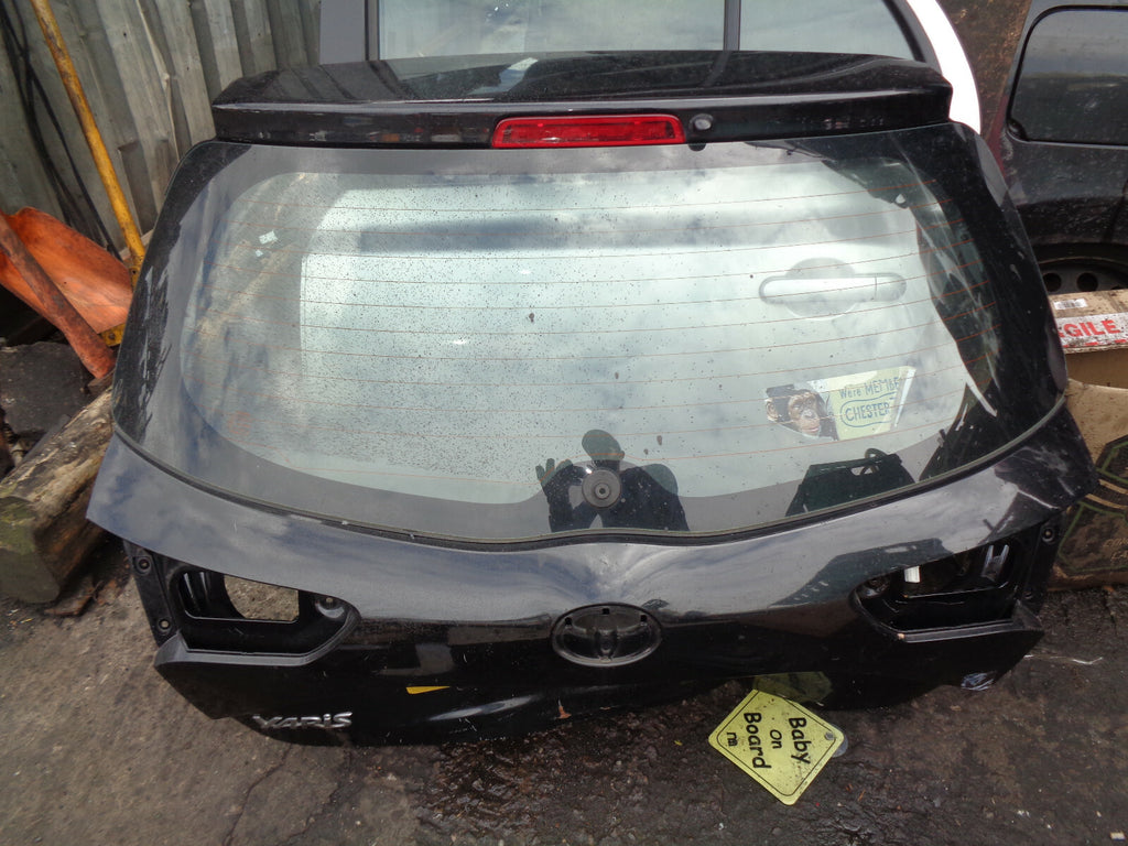 TOYOTA YARIS MK3 FACELIFT 2019 REAR BOOTLID TAILGATE DAMAGED BLACK