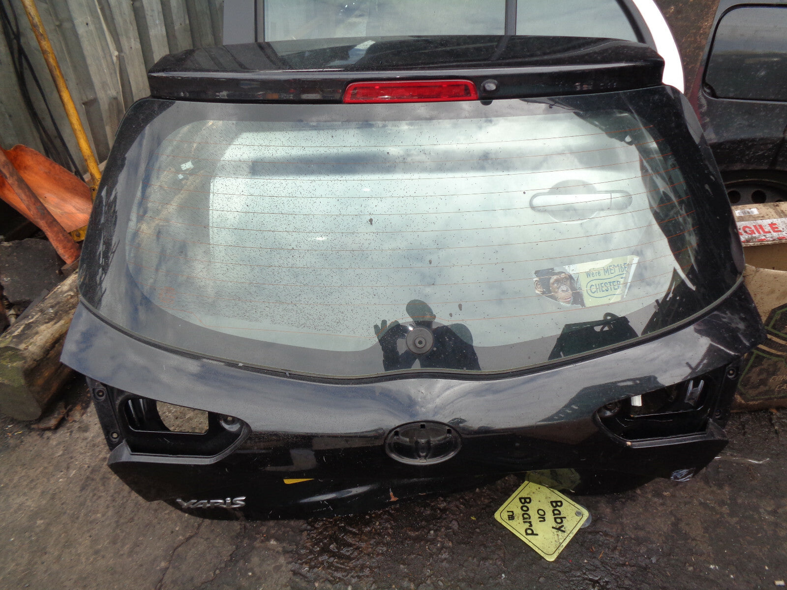 TOYOTA YARIS MK3 FACELIFT 2019 REAR BOOTLID TAILGATE DAMAGED BLACK