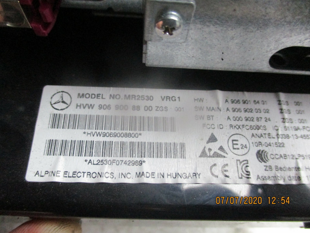 VW VOLKSWAGEN 2015 CRAFTER RADIO STEREO HEAD UNIT 9069008800