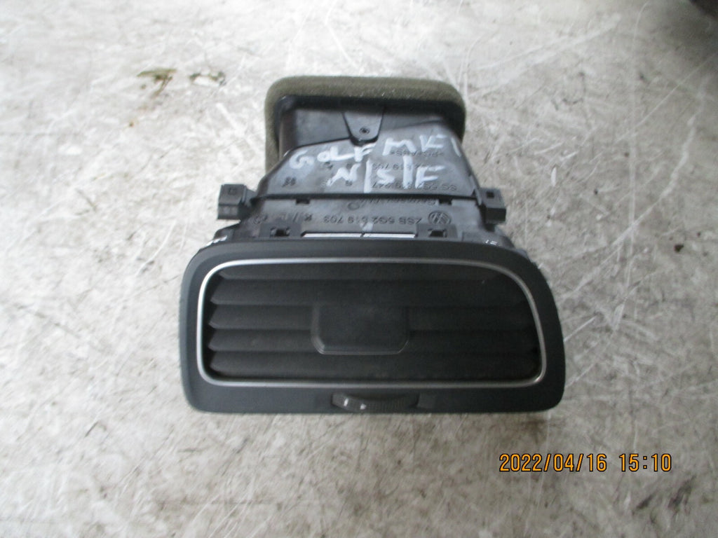 VW VOLKSWAGEN GOLF 2018 MK7 NSF FRONT PASSENGER SIDE AIR VENT 5G2819703