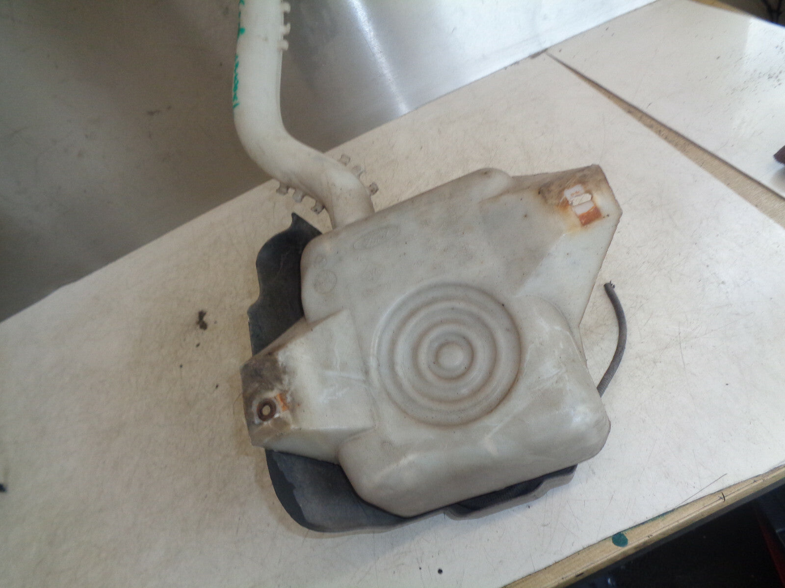 FORD TRANSIT 2003 MK6 FRONT WINDSCREEN WASHER BOTTLE RESERVOIR YC1513D018AA