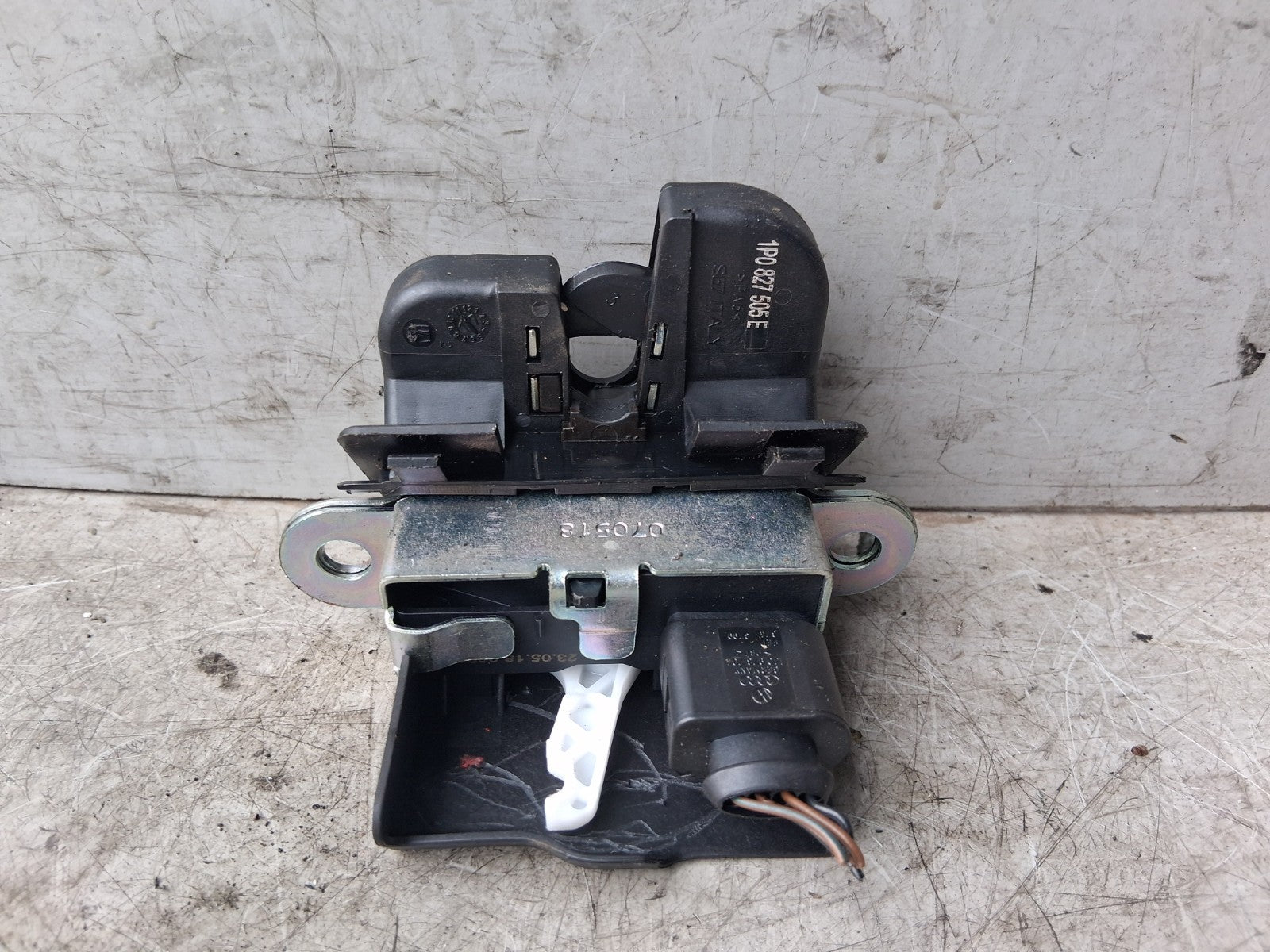 2010 SEAT LEON MK2 FACELIFT REAR BOOT LOCK CATCH MECHANISM 1P9827645