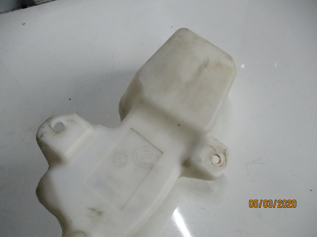 FIAT PANDA 2009 WINDSCREEN WIPER WASHER WATER BOTTLE TANK RESERVOIR C586