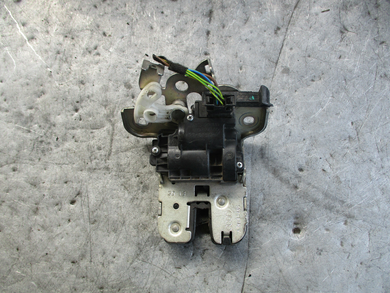 AUDI A3 8V MK3 TAILGATE BOOTLID BOOT LOCK CATCH MECH 8R0827505