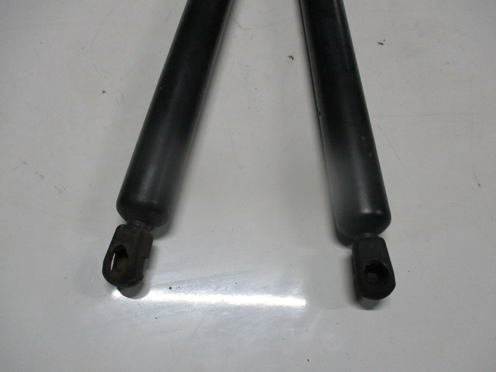 FORD GALAXY 2000 PAIR 2 X REAR BOOT TAILGATE GAS STRUT LIFTERS ROD 7M0827550G