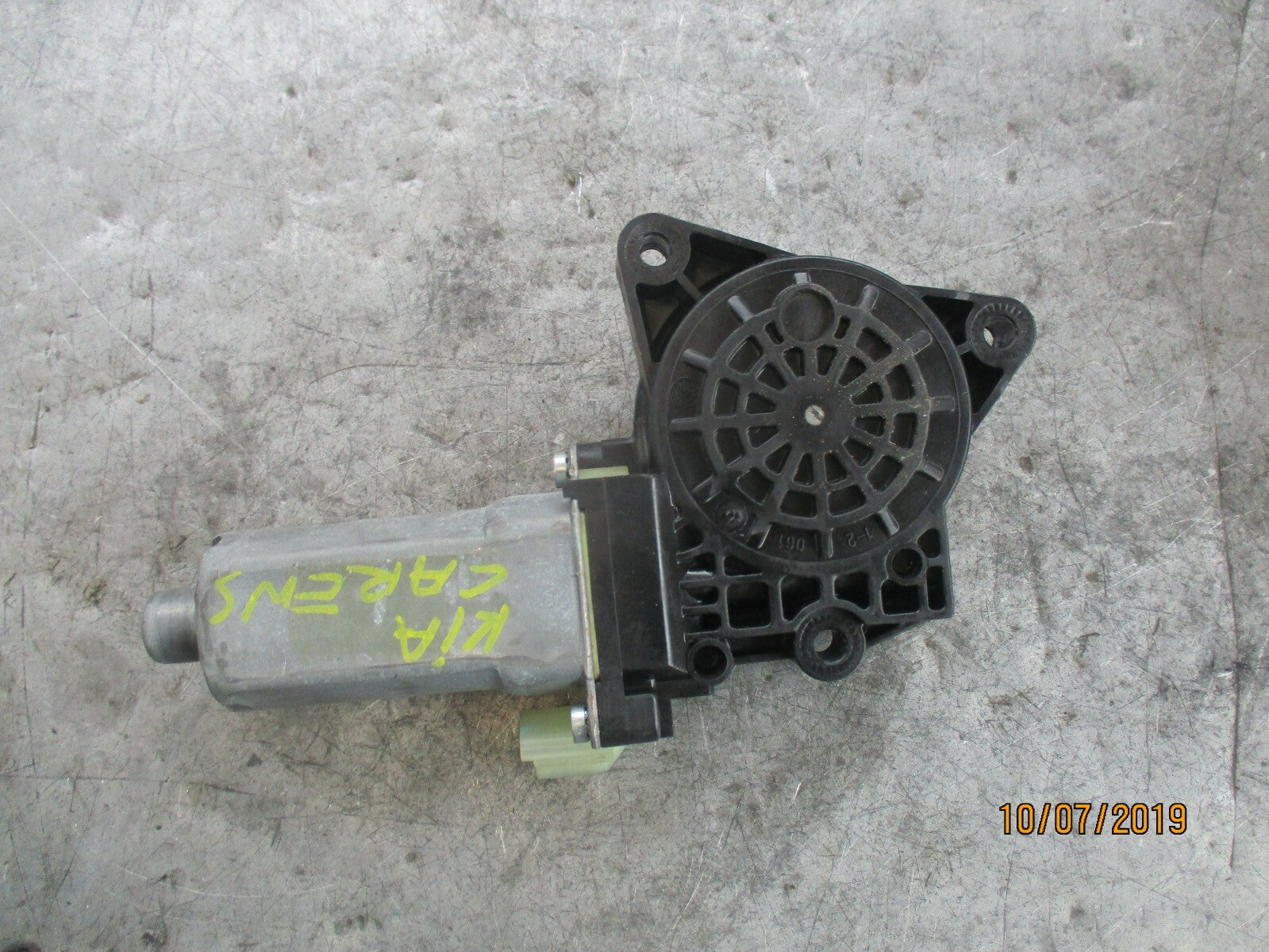 KIA CARENS RS (MK1) NSF PASSENGER SIDE FRONT WINDOW MOTOR