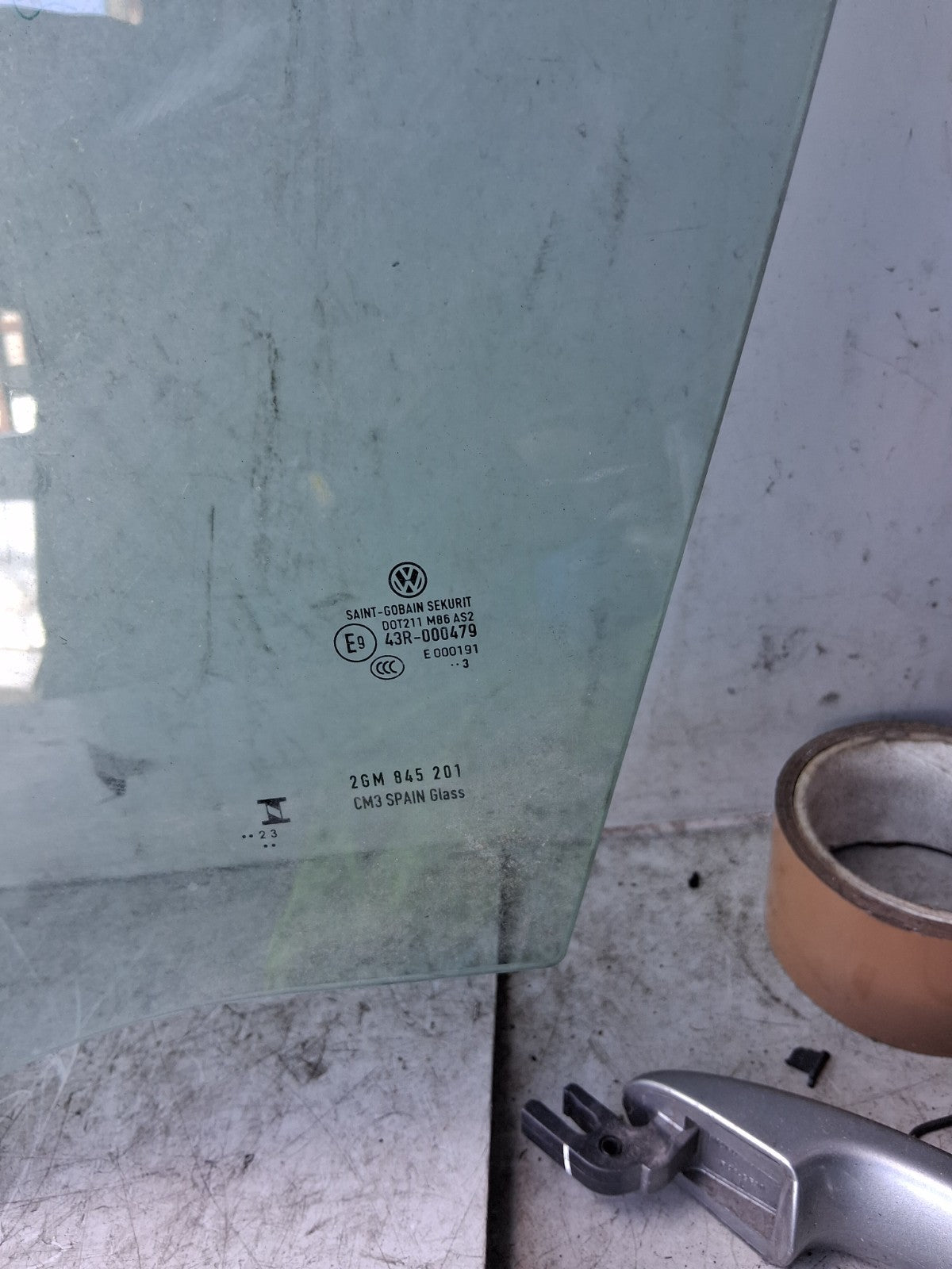 2023 VOLKSWAGEN T CROSS NSR PASSENGER SIDE FRONT WINDOW GLASS 2GM845201