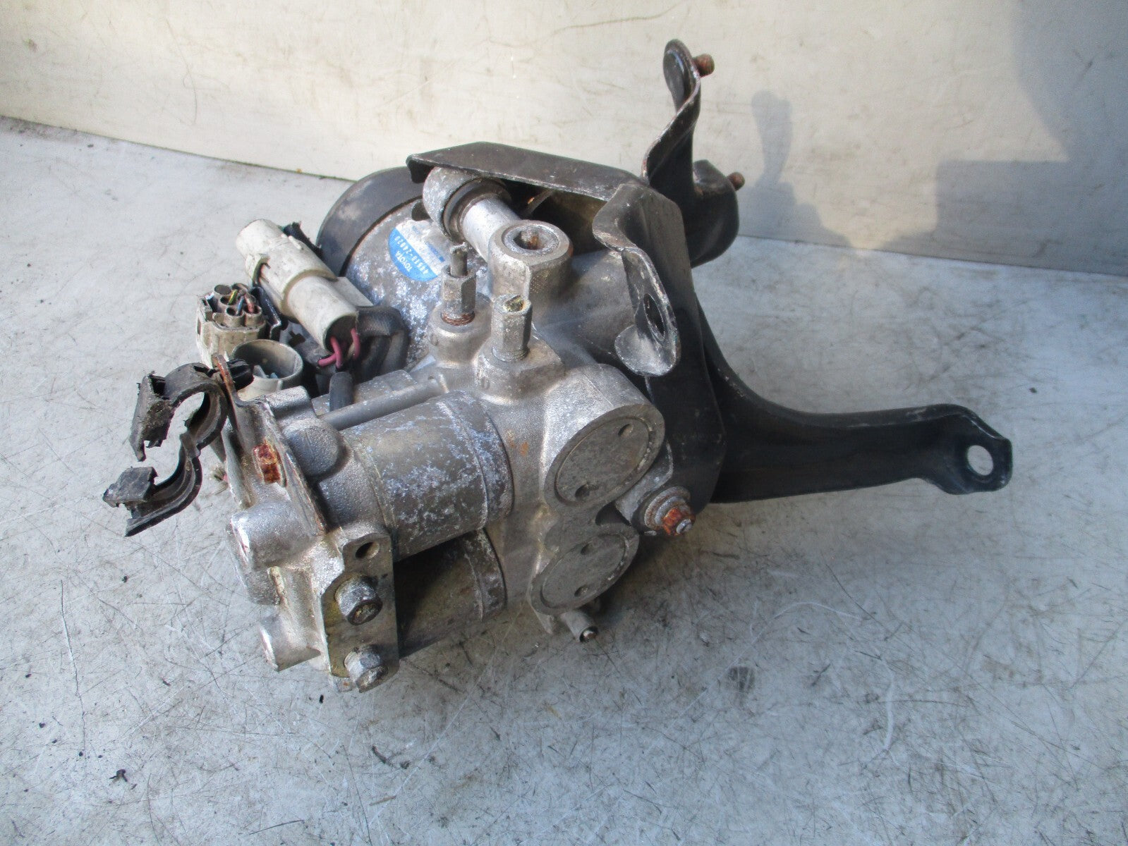 1991 - 2000 LEXUS SOARER ABS PUMP AND MODULATOR 4451024020