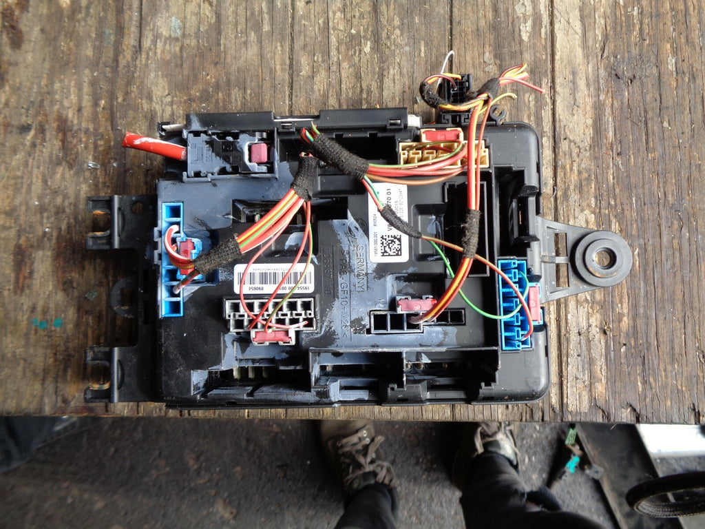 BMW 3 SERIES F30 2015 2.0 DIESEL FUSE BOX V8938907001