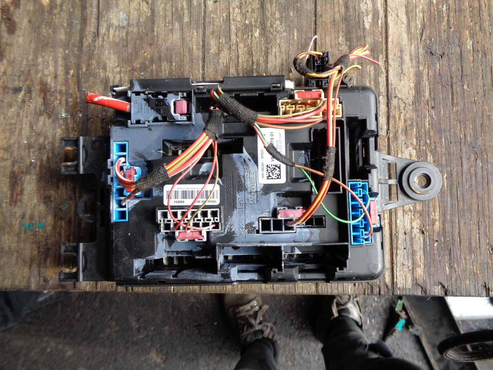 BMW 3 SERIES F30 2015 2.0 DIESEL FUSE BOX V8938907001