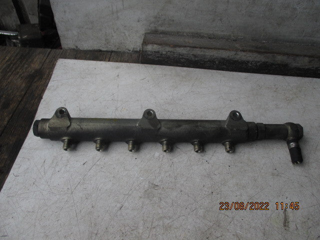 VOLVO S60 S80 V70 2000 2.4 DIESEL FUEL INJECTOR RAIL 8658252