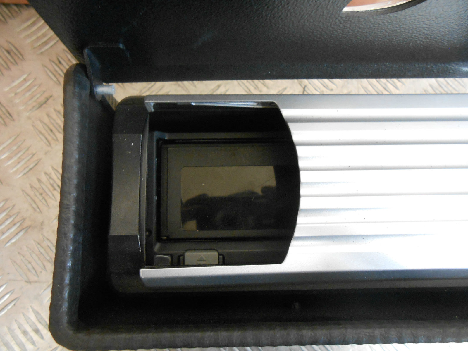 DAEWOO MUSSO FJ 2002 SONY CDX 646 CD CHANGER CARTRIDGE & DAEWOO MOUNTING BOX