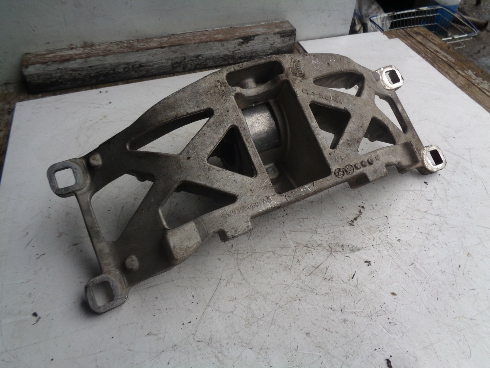 JAGUAR XF 2016 FACELIFT 3.0 DIESEL GEARBOX MOUNT BRACKET 6w936a026a
