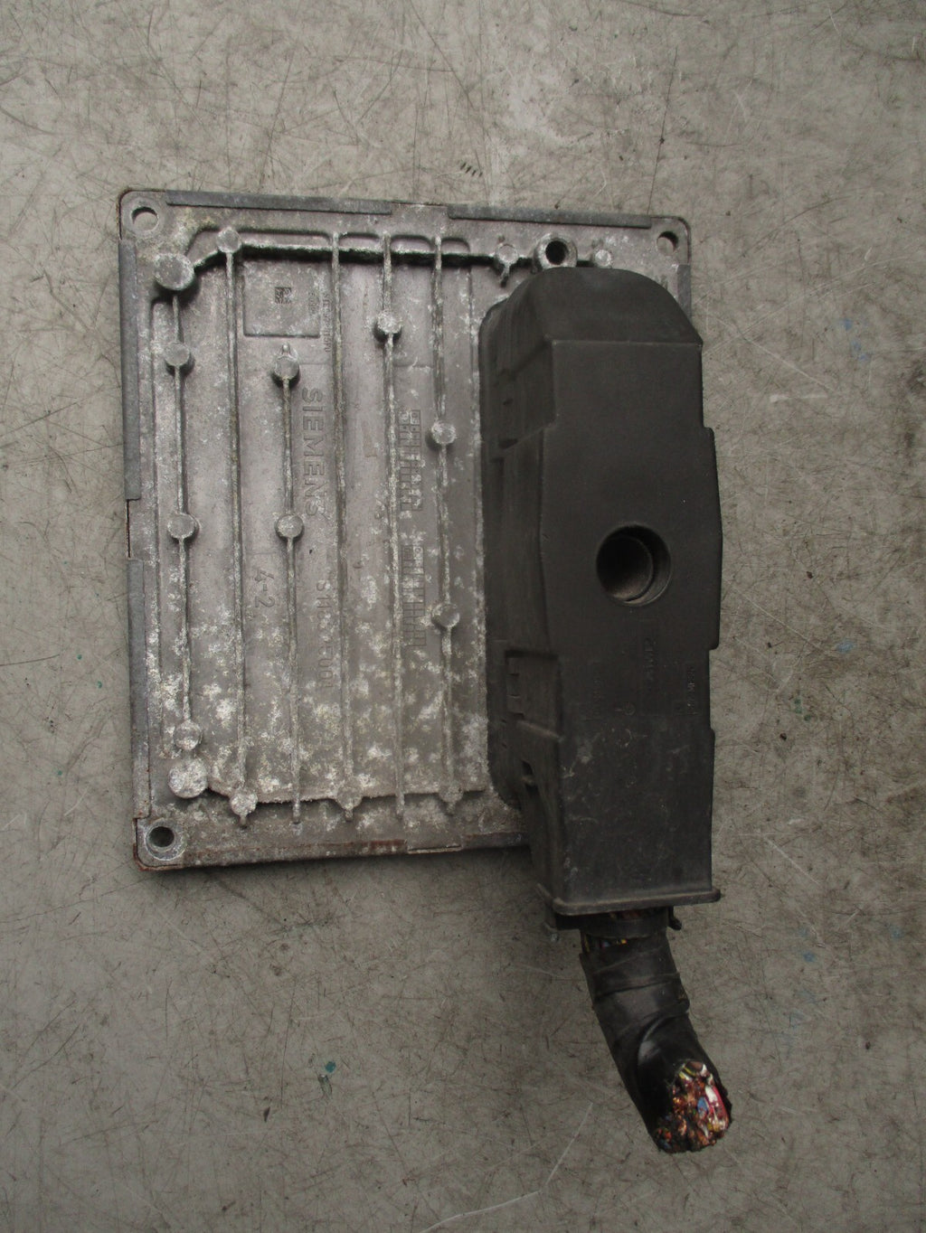 2007 FORD FIESTA MK6  1.2 PETROL ENGINE CONTROL UNIT ECU 6S6112A650FF