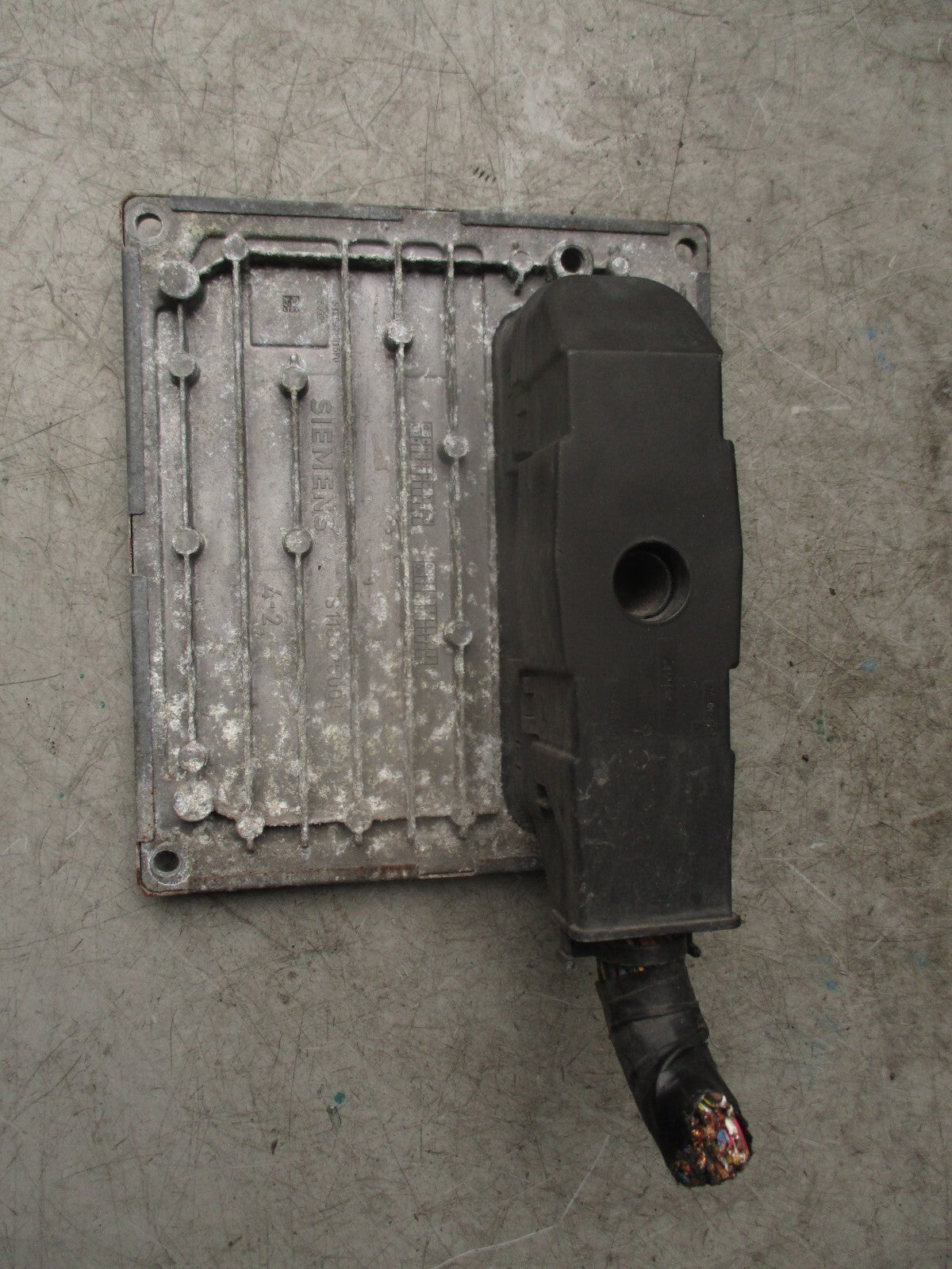 2007 FORD FIESTA MK6  1.2 PETROL ENGINE CONTROL UNIT ECU 6S6112A650FF