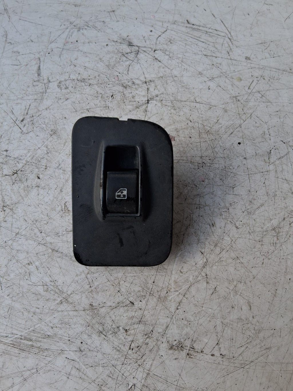2015 FIAT FIORINO NSF PASSENGER NEAR LEFT SIDE FRONT WINDOW SWITCH 1039464070