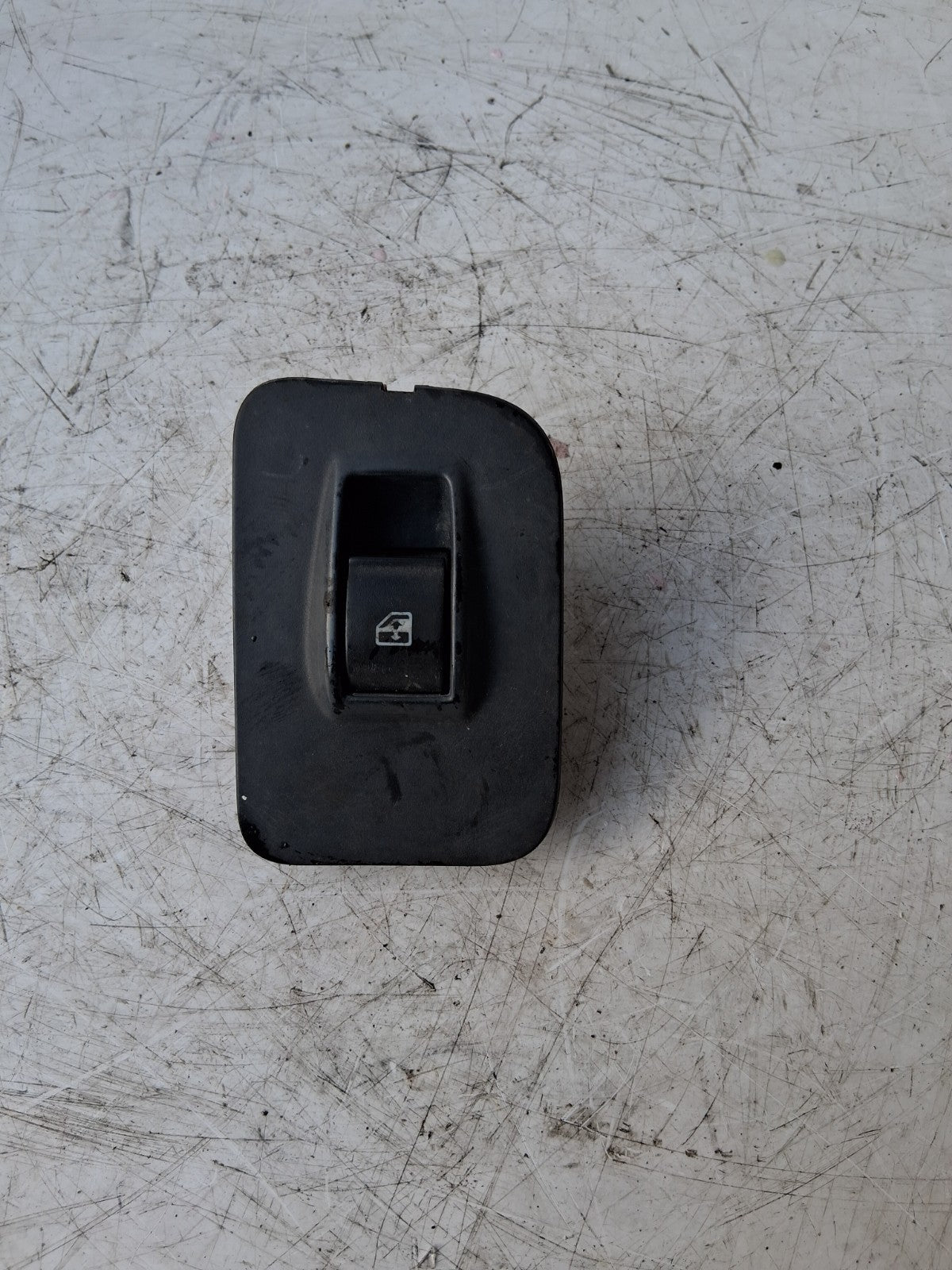 2015 FIAT FIORINO NSF PASSENGER NEAR LEFT SIDE FRONT WINDOW SWITCH 1039464070
