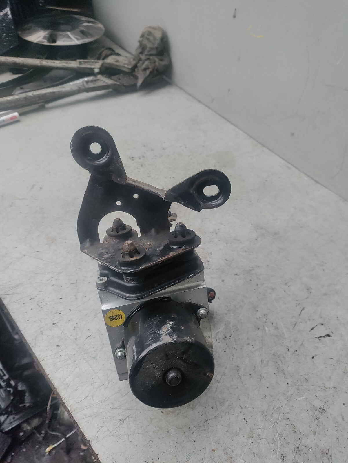VW VOLKSWAGEN PASSAT B6 2009 ABS PUMP MODULE 3C0614109T
