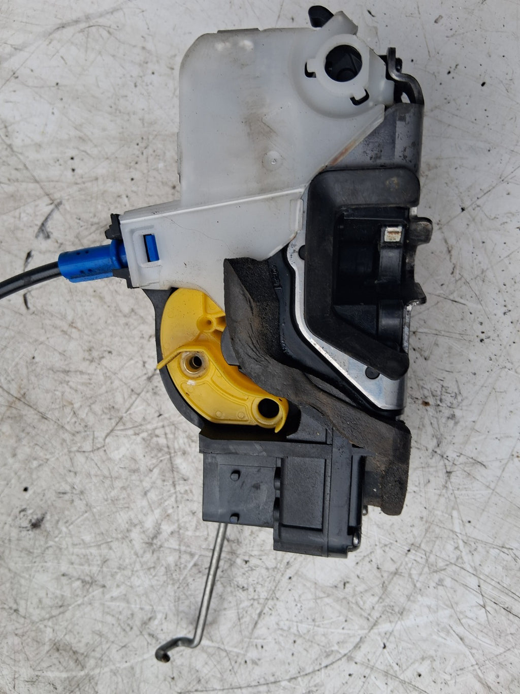 2013 VAUXHALL ASTRA J NSF PASSENGER SIDE FRONT LEFT DOOR LOCK MECHANISM 3023881
