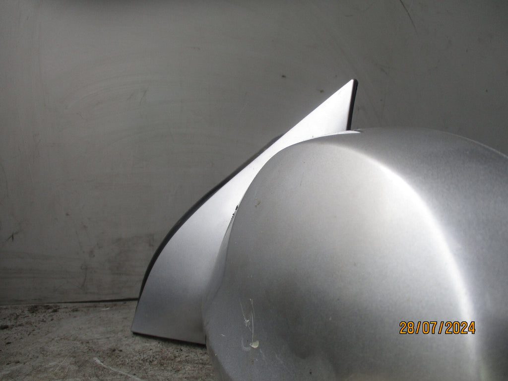 2006 KIA SEDONA  NSF PASSENGER SIDE WING MIRROR SILVER