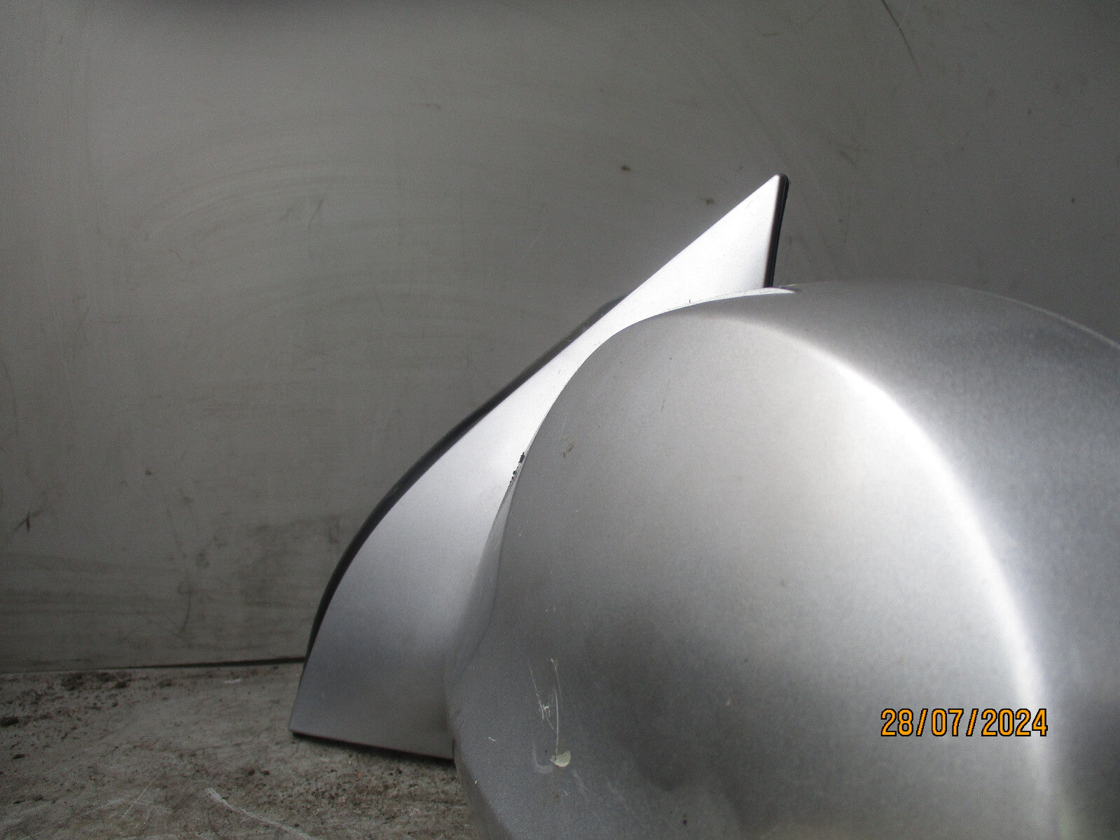 2006 KIA SEDONA  NSF PASSENGER SIDE WING MIRROR SILVER