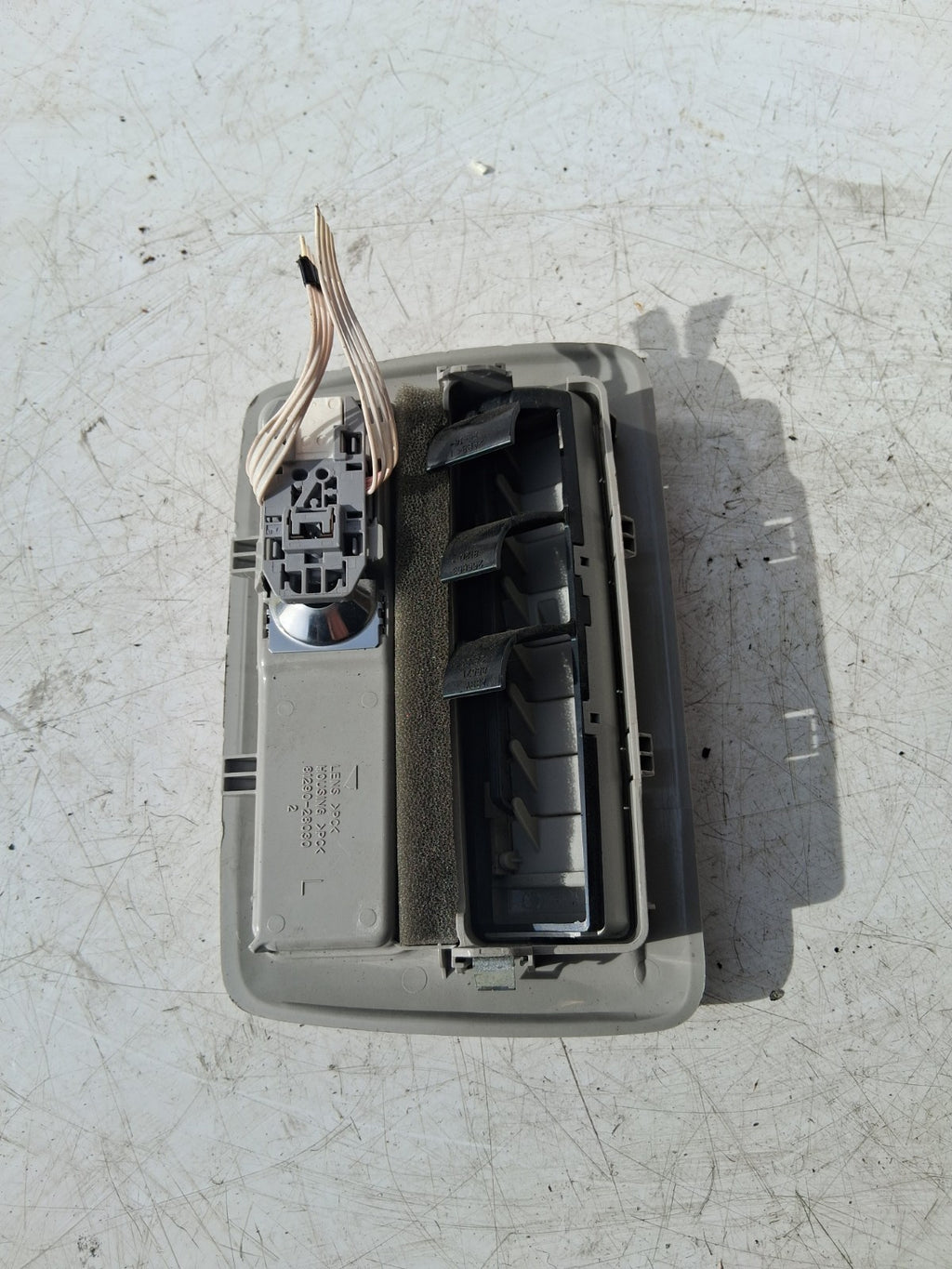 TOYOTA ESTIMA MK3 2013 LEFT PASSENGER SIDE INTERIOR READING LIGHT 8129028030
