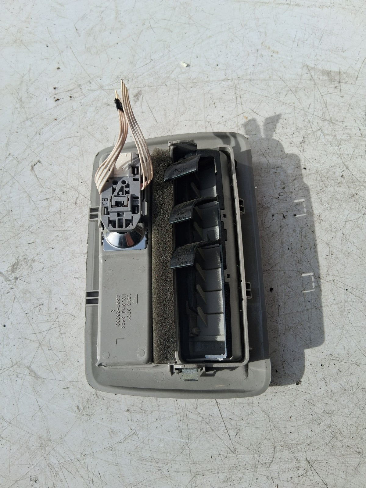 TOYOTA ESTIMA MK3 2013 LEFT PASSENGER SIDE INTERIOR READING LIGHT 8129028030